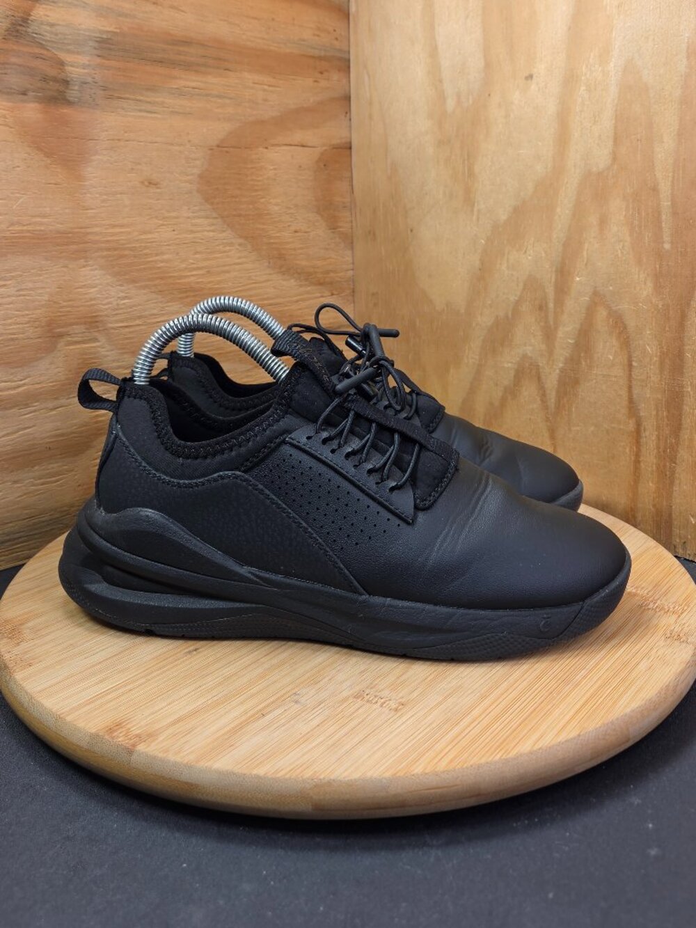 Clove Classic Womens Black Nursing Shoes Sneakers Size 7